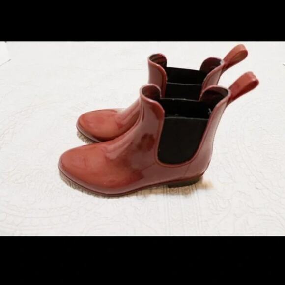 Nine West Chelsea Rain Booties. - Picture 3 of 5